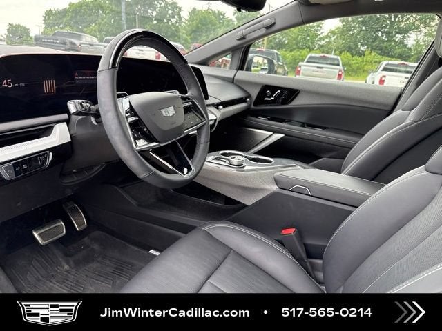 2025 Cadillac OPTIQ Luxury 2