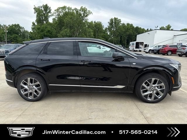 2025 Cadillac OPTIQ Luxury 2